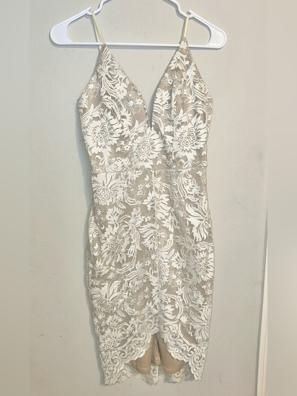 A’gaci Beige and White Lace Dress